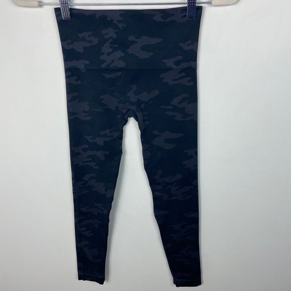 Spanx Camo Look At Me Now Leggings Size XS - Picture 6 of 6